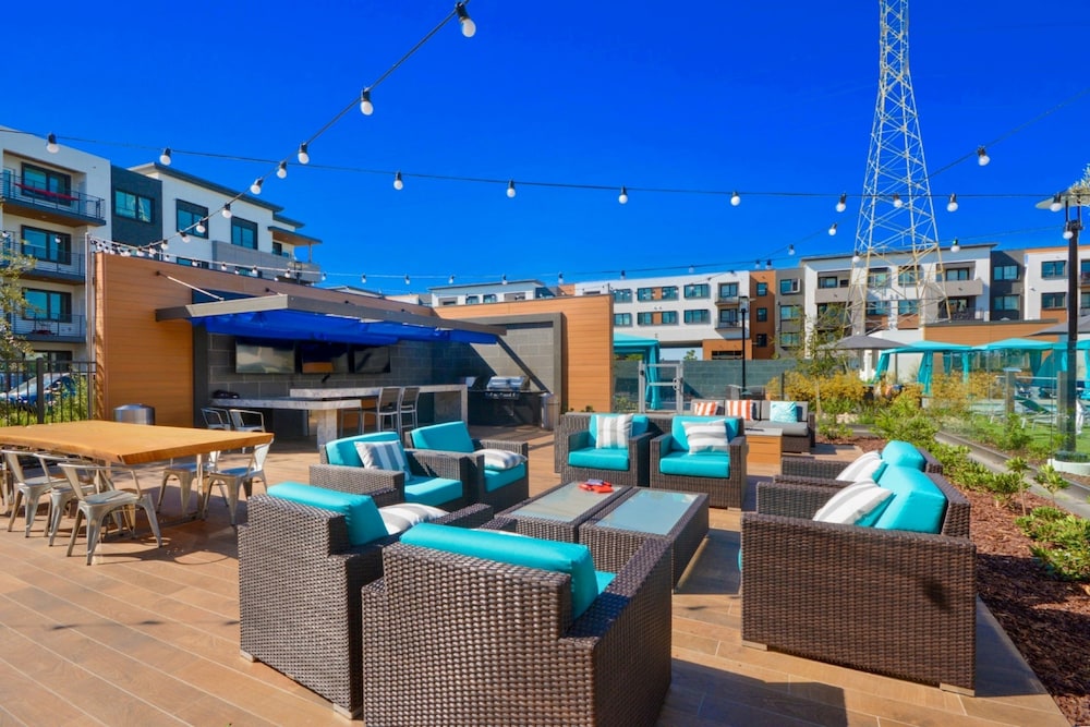 Bluebird Suites near Facebook HQ 18/45