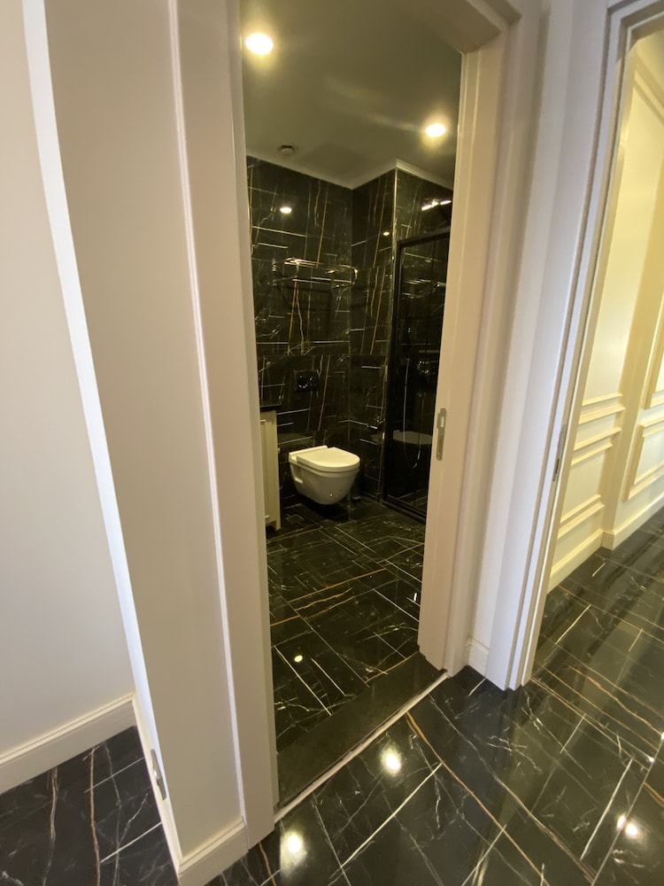 Princely Suites 27/50
