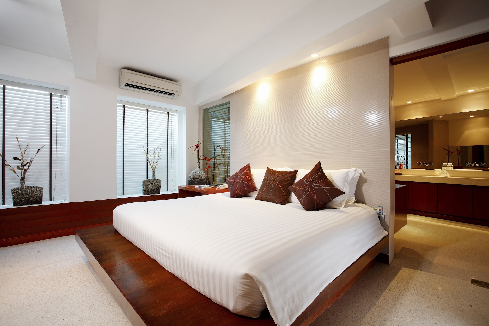 GRAND, POOL, VILLA, BEACH FRONT