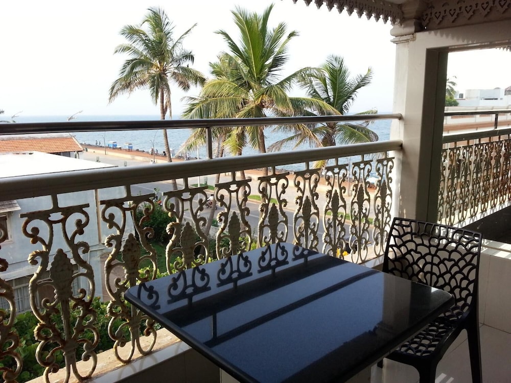 Lotus Bay View Hotel 21/25