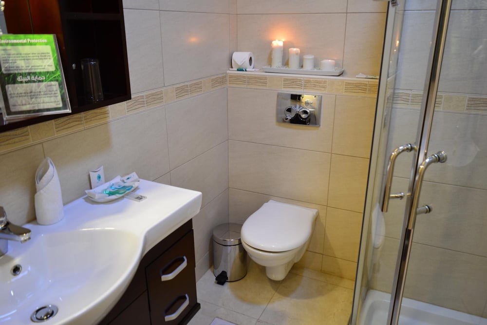 Comfort Hotel Suites 45/48