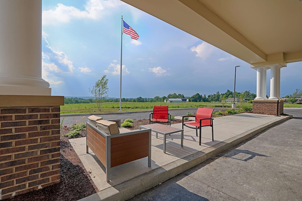 Hampton Inn Suites Cazenovia Ny 21/41