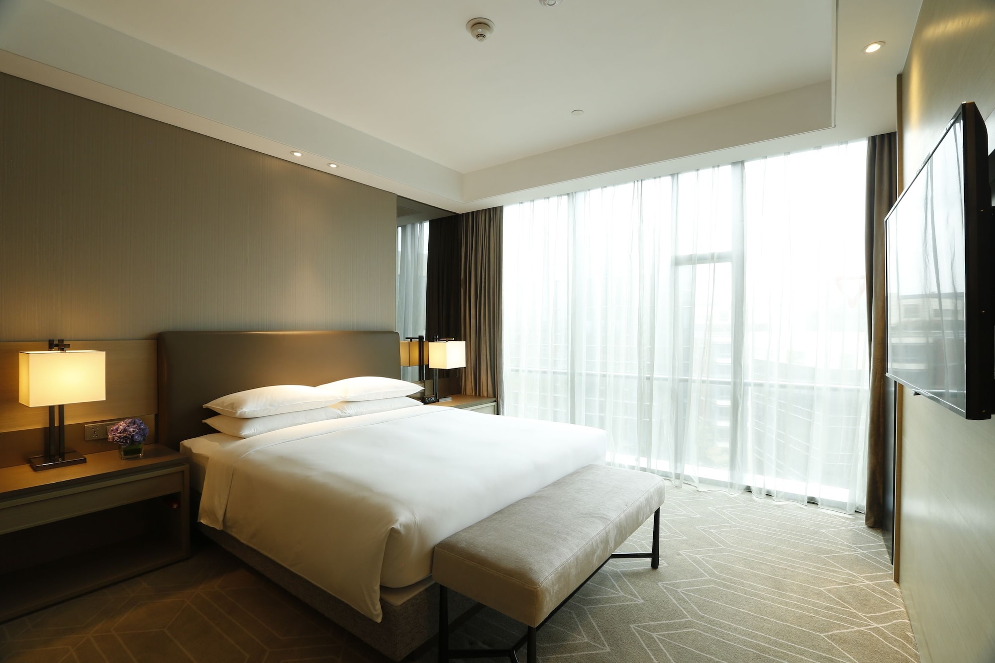 Hongqiao, King Bed, Sofa