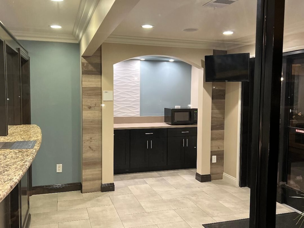Walnut Inn & Suites 6/44