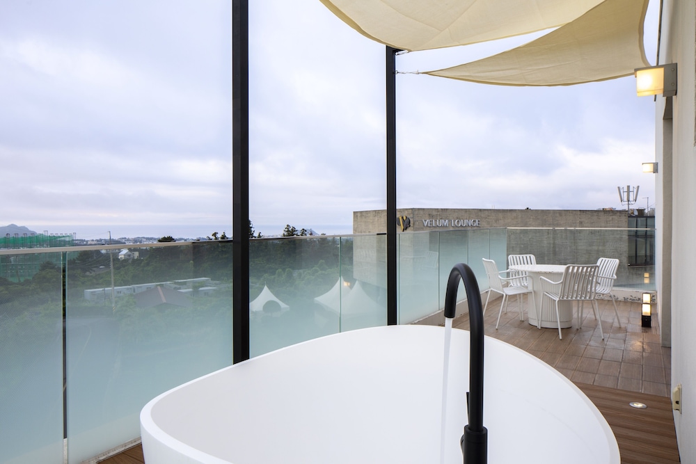 Velum Resort 32/58