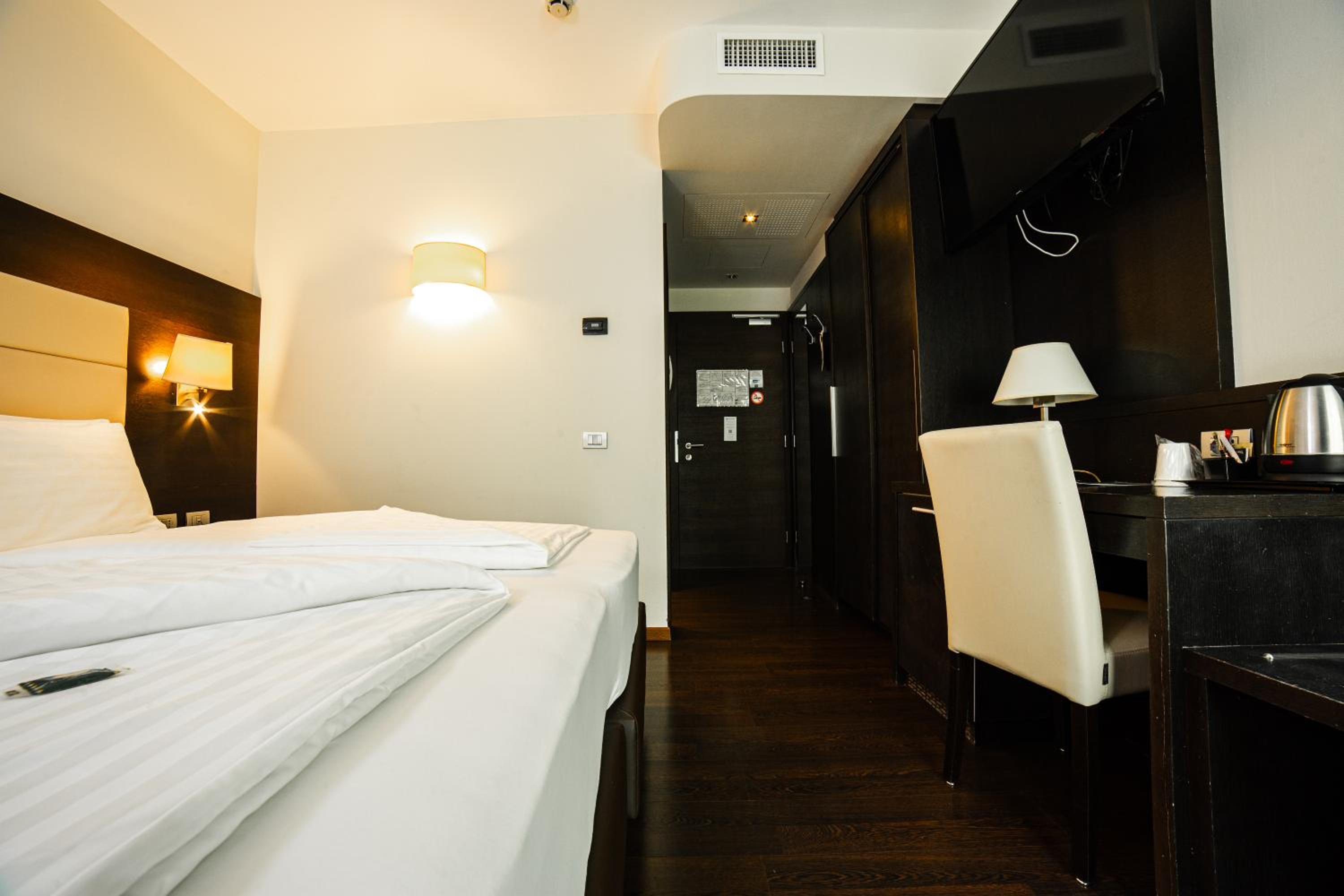 غرفة تنفيذية بسرير كينج بشرفة بجاكوزي، Best Western Hotel Adige 3/4