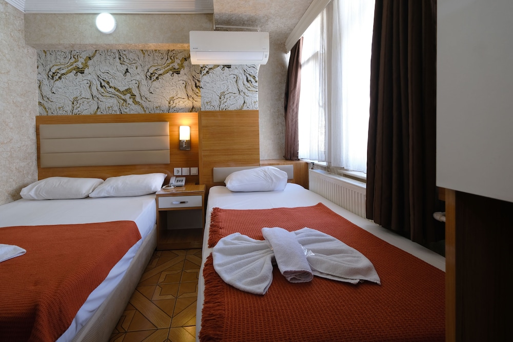 Ozbek Hotel 30/64