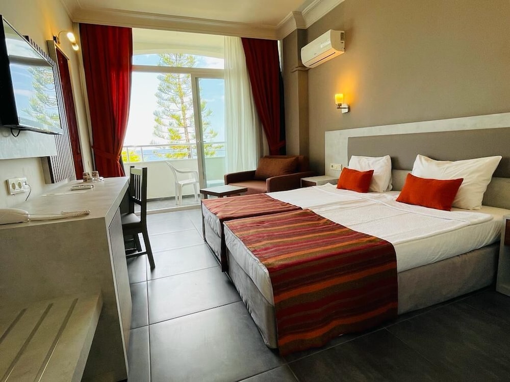 Club Hotel Rama 6/50