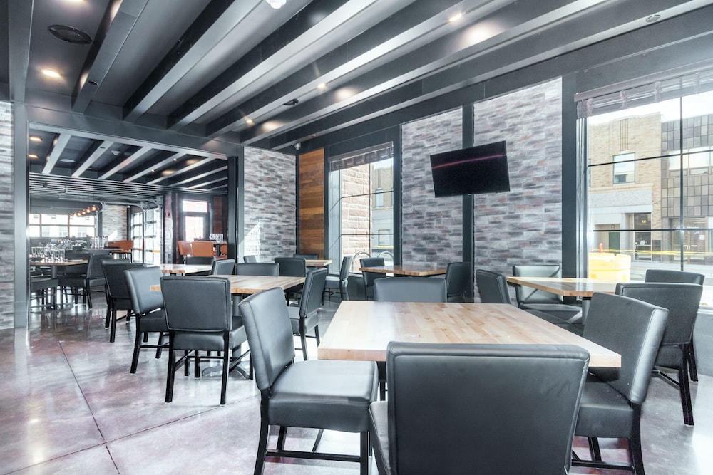 Cobblestone Hotel & Suites Janesville 26/38
