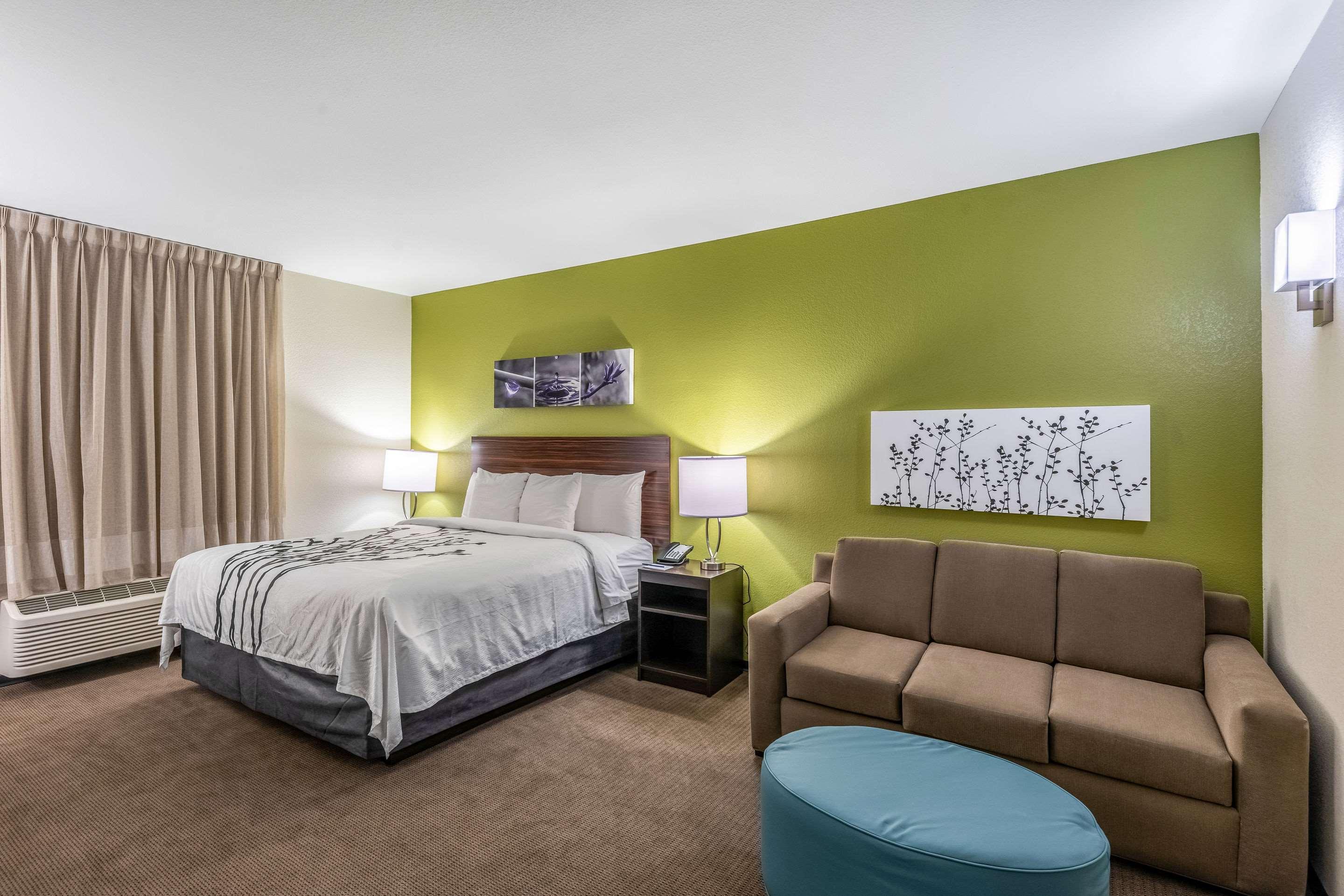 ROOM, KING BED