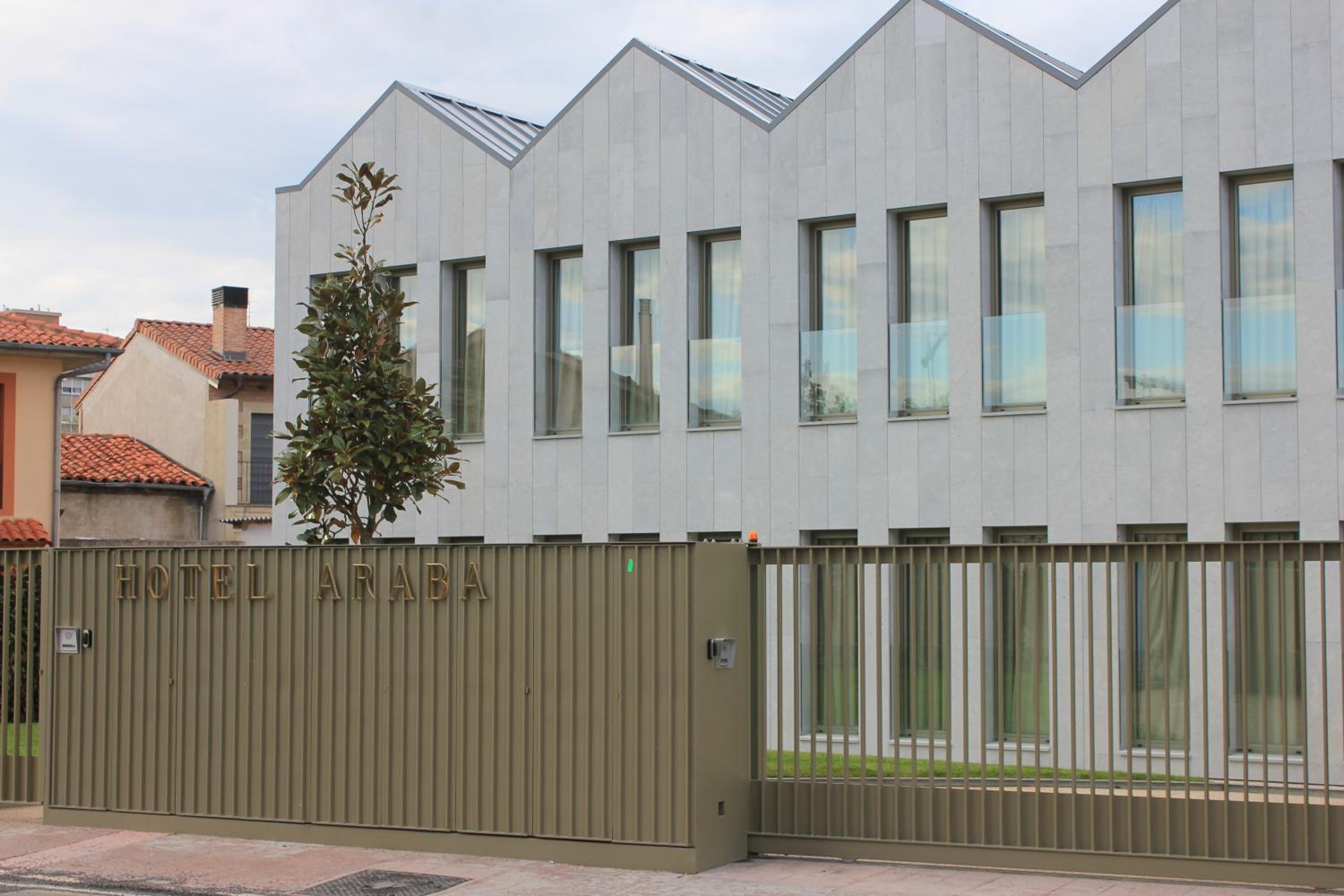 Hotel Araba 10/63