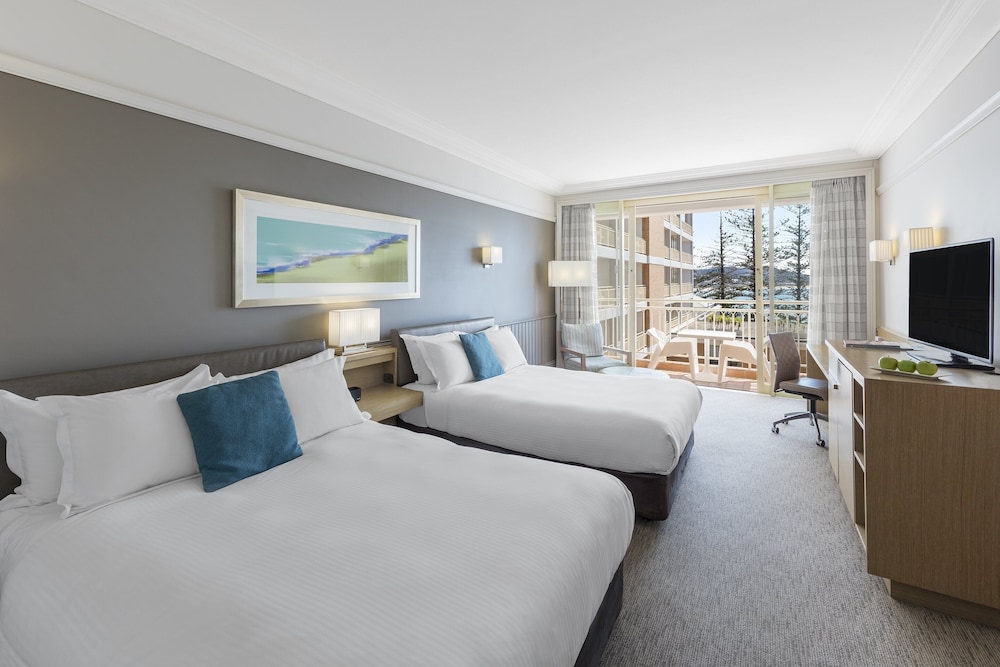 Crowne Plaza Terrigal 26/75