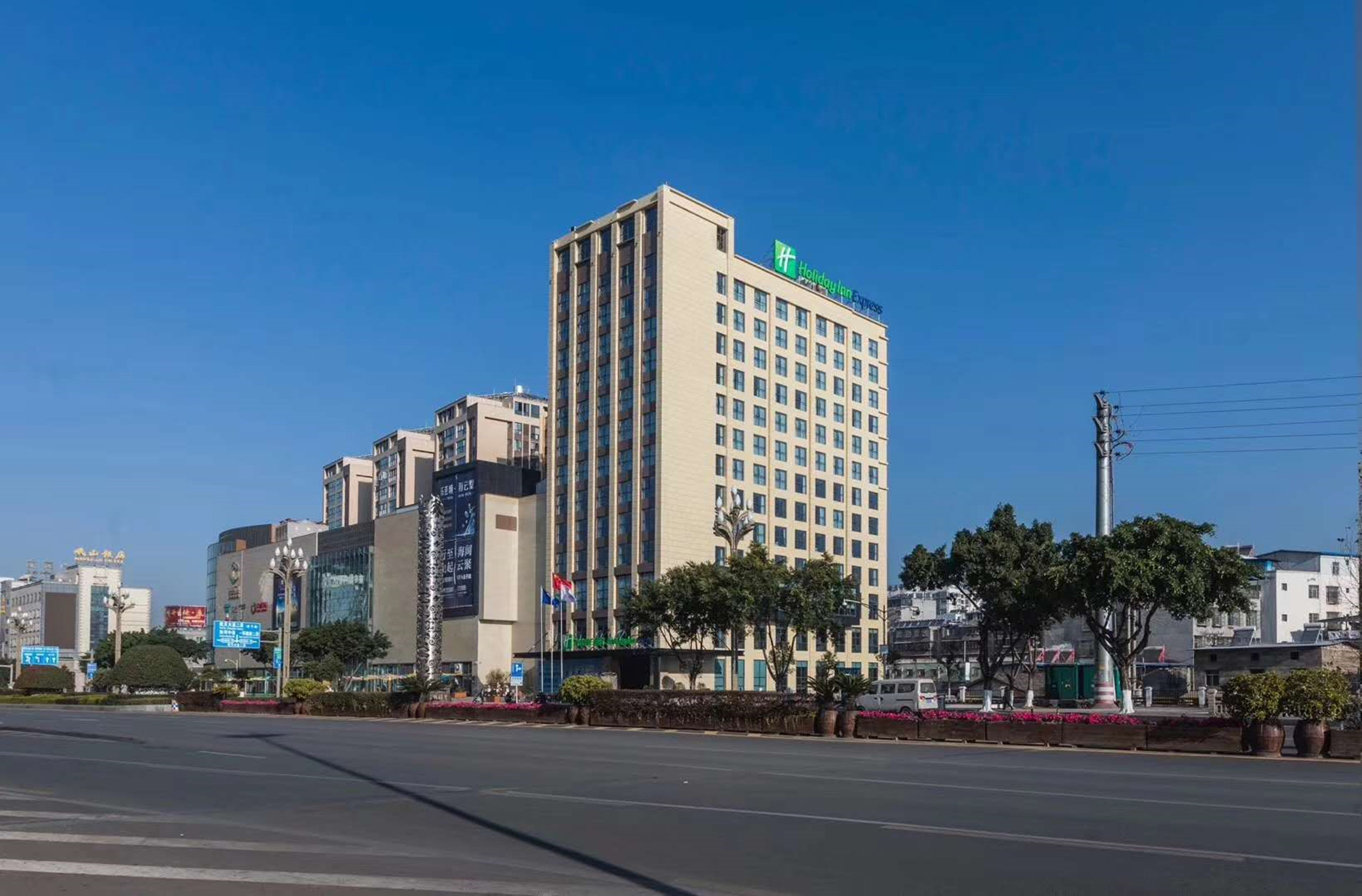 Holiday Inn Express Xichang City Center 3/47