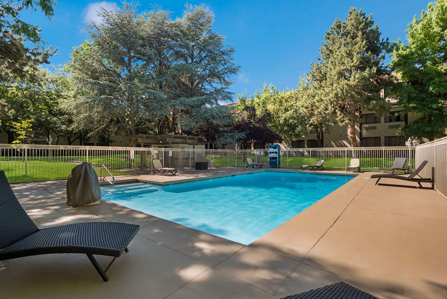 SureStay Plus Hotel by Best Western Reno Airport 89/91