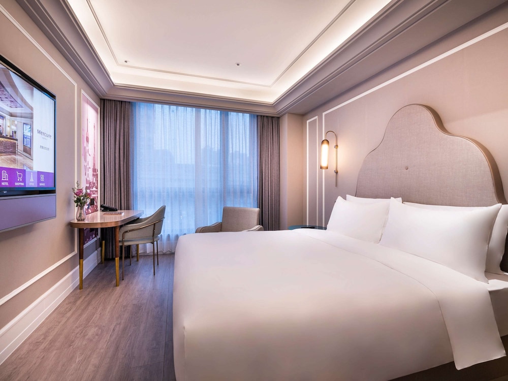 PRIVILEGE, TWIN BEDS