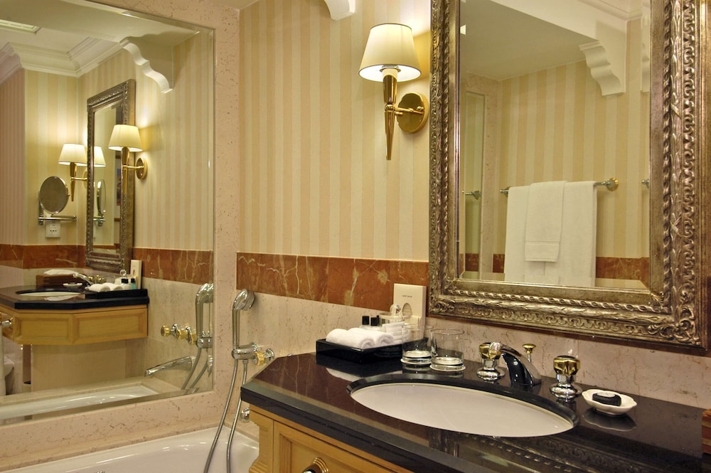 Grand Hyatt Muscat Hotel 49/50