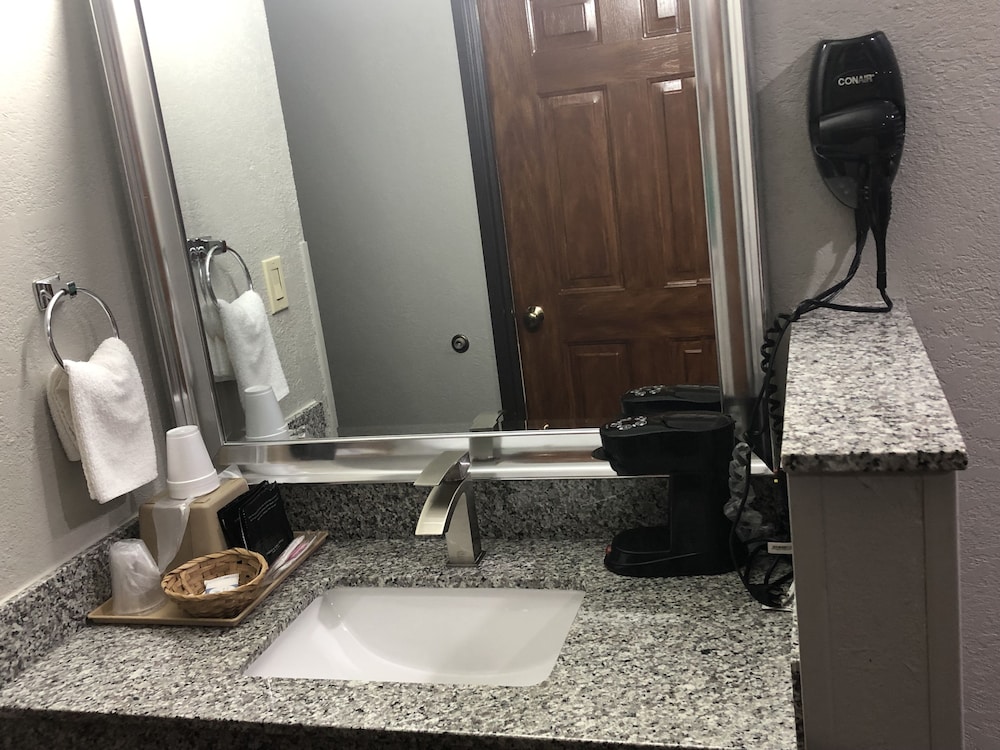 Texas Inn & Suites 17/28