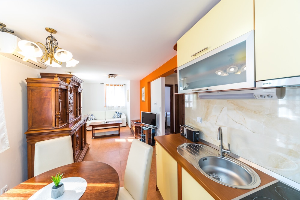 APARTMENTS PERLA 42/42