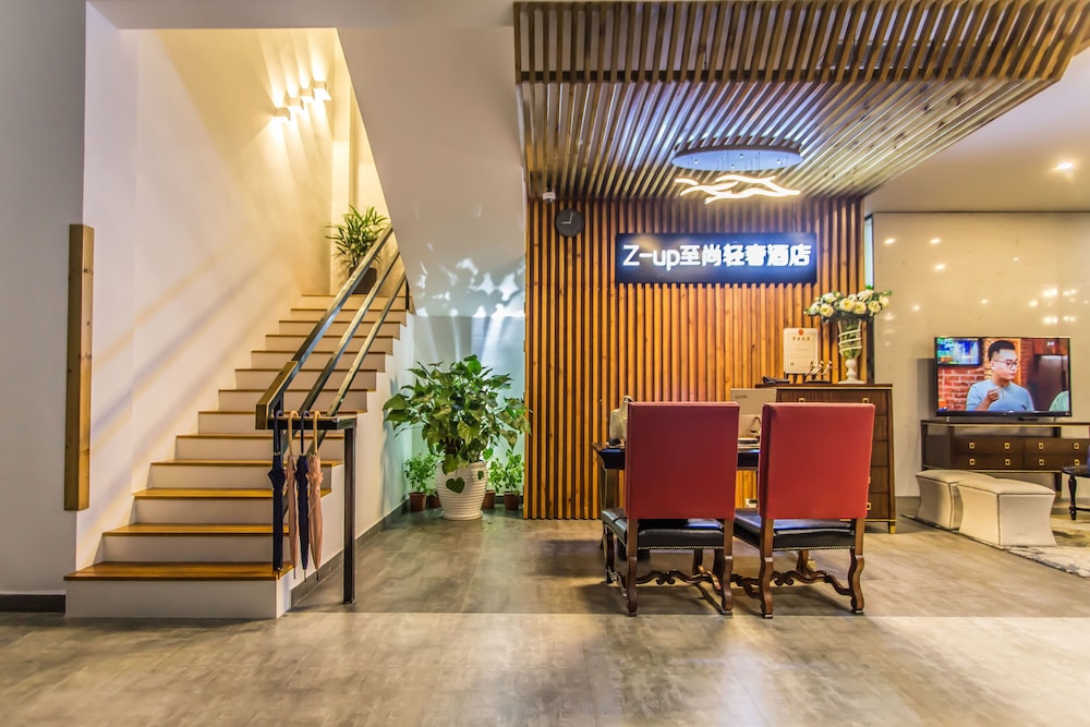 Z-Up Boutique Hotel 38/50
