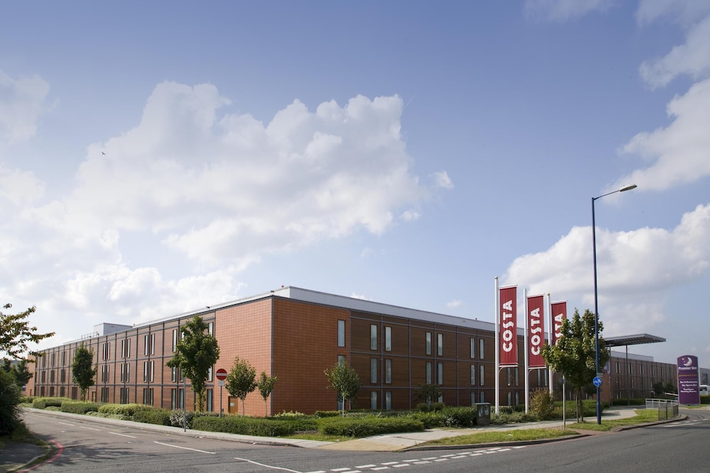 Premier Inn London Heathrow Airport T2 And T3 Bath Road in HOUNSLOW
