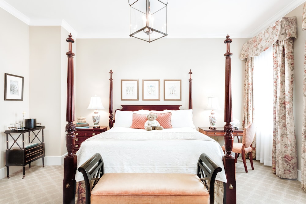GRAND, KING BED