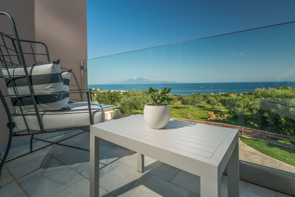 Elegance Luxury Executive Suites - Adults Only 44/58