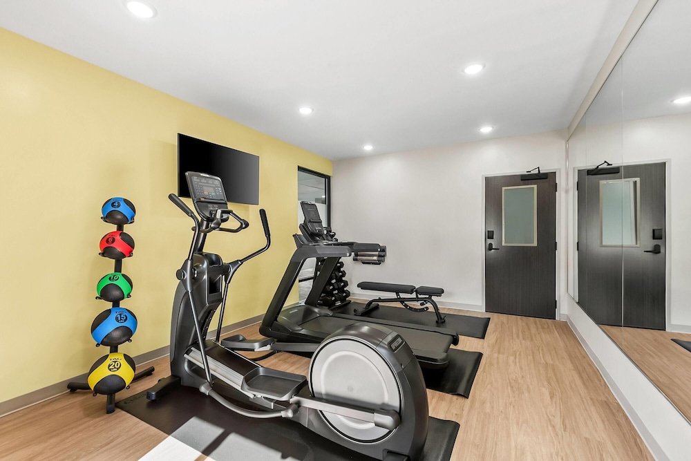 ECHO Suites Extended Stay by Wyndham Sterling 27/41