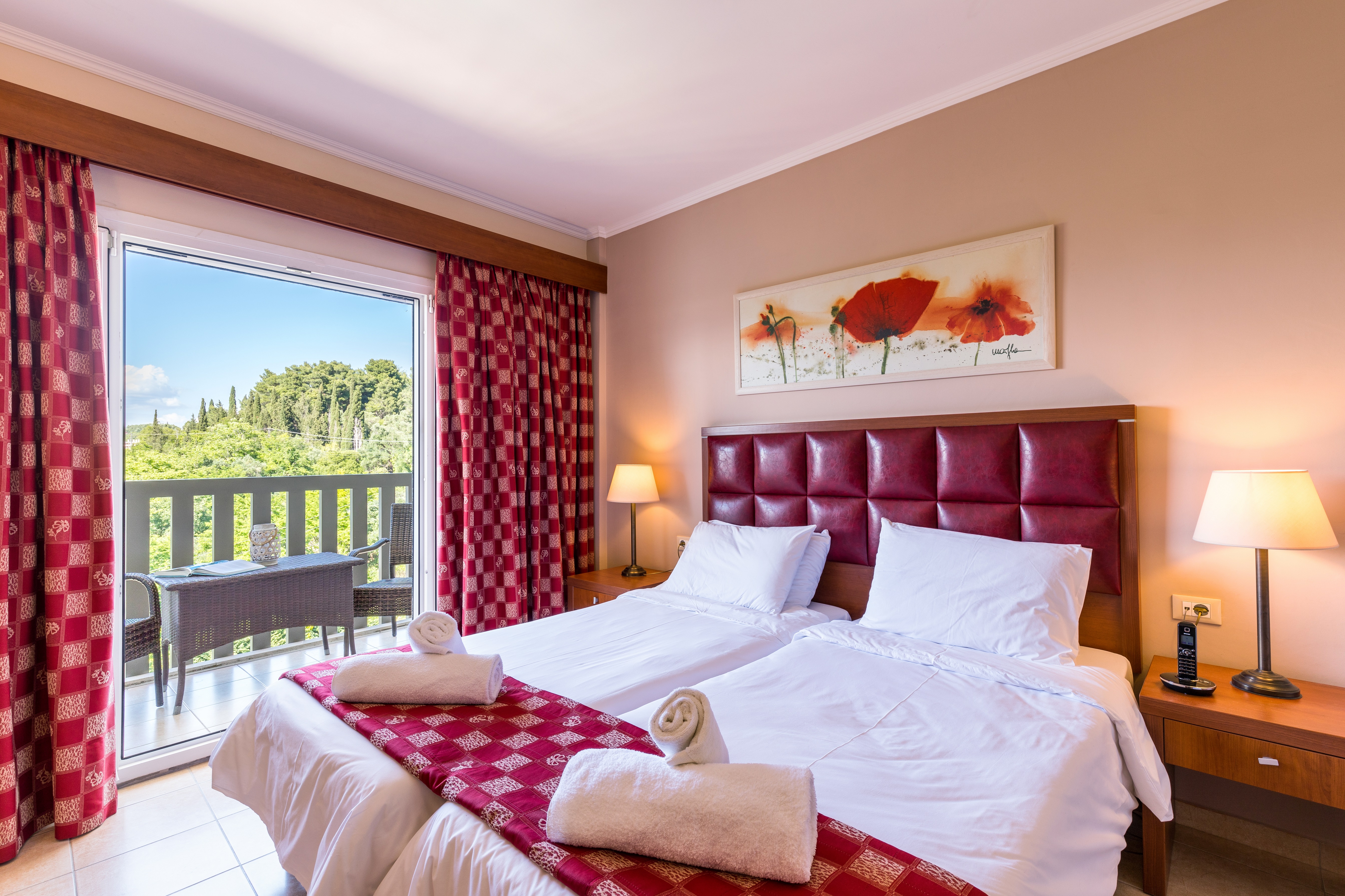 DOUBLE ROOM LAKE VIEW