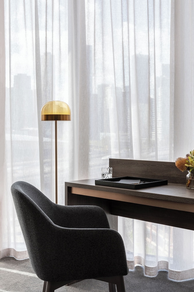 EXECUTIVE, TWIN BEDS