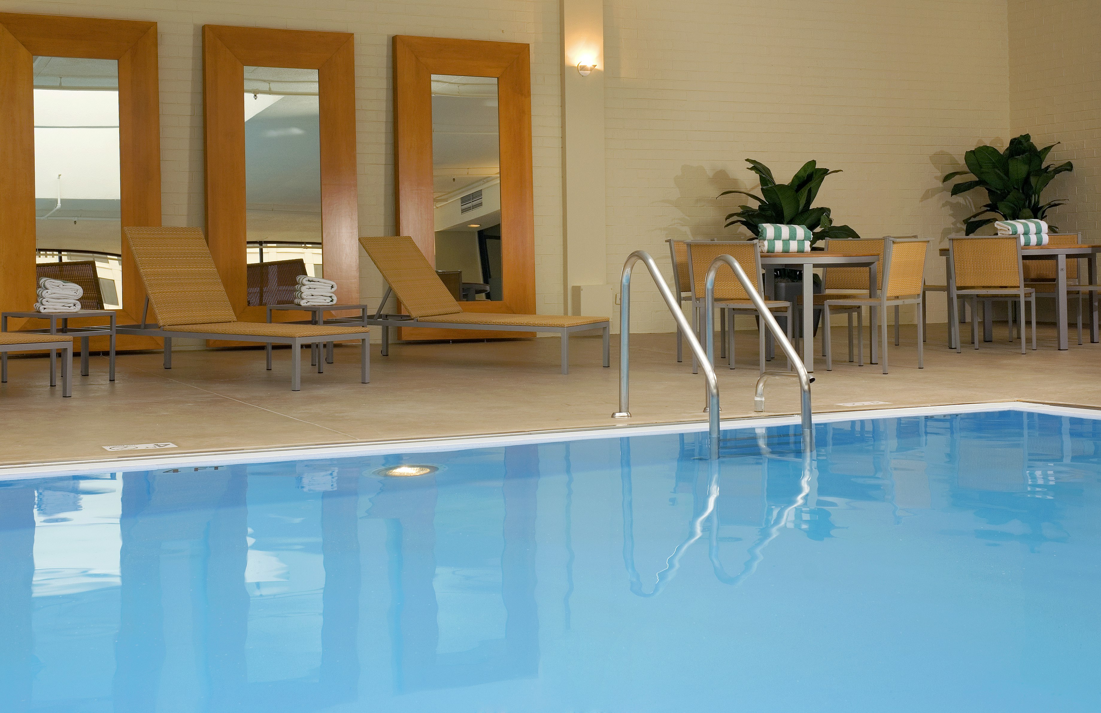 DoubleTree by Hilton Chicago - North Shore Conference Center 14/49