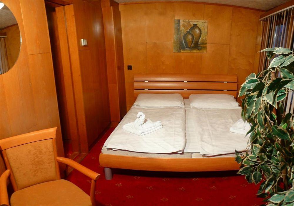 BOTEL ALBATROS 22/50