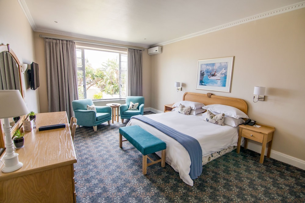 The Beach Hotel 27/72