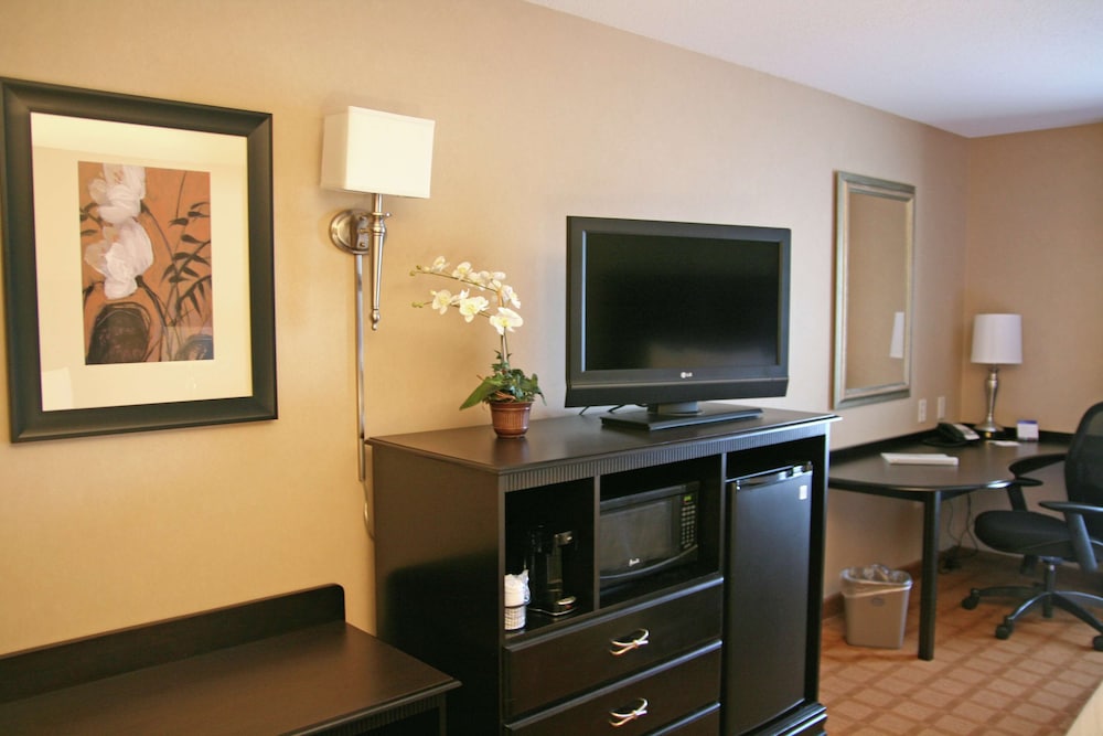 Hampton Inn Chicago Saint Charl 33/43