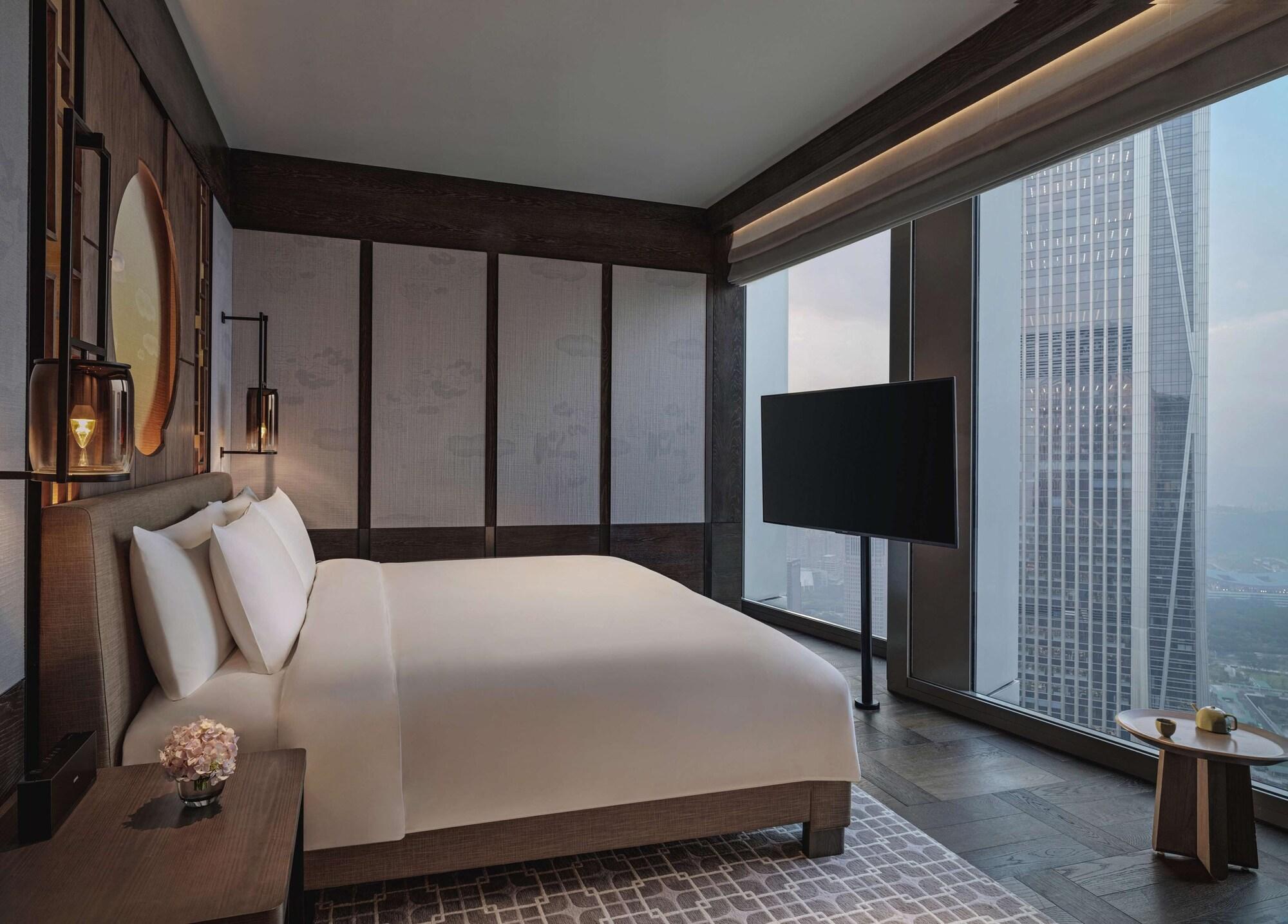 Park, Suite, Skyline View