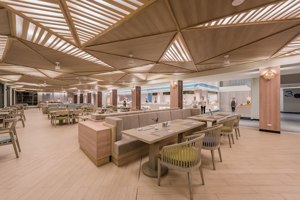 Oceanfront Beach Resort And Spa 33/50