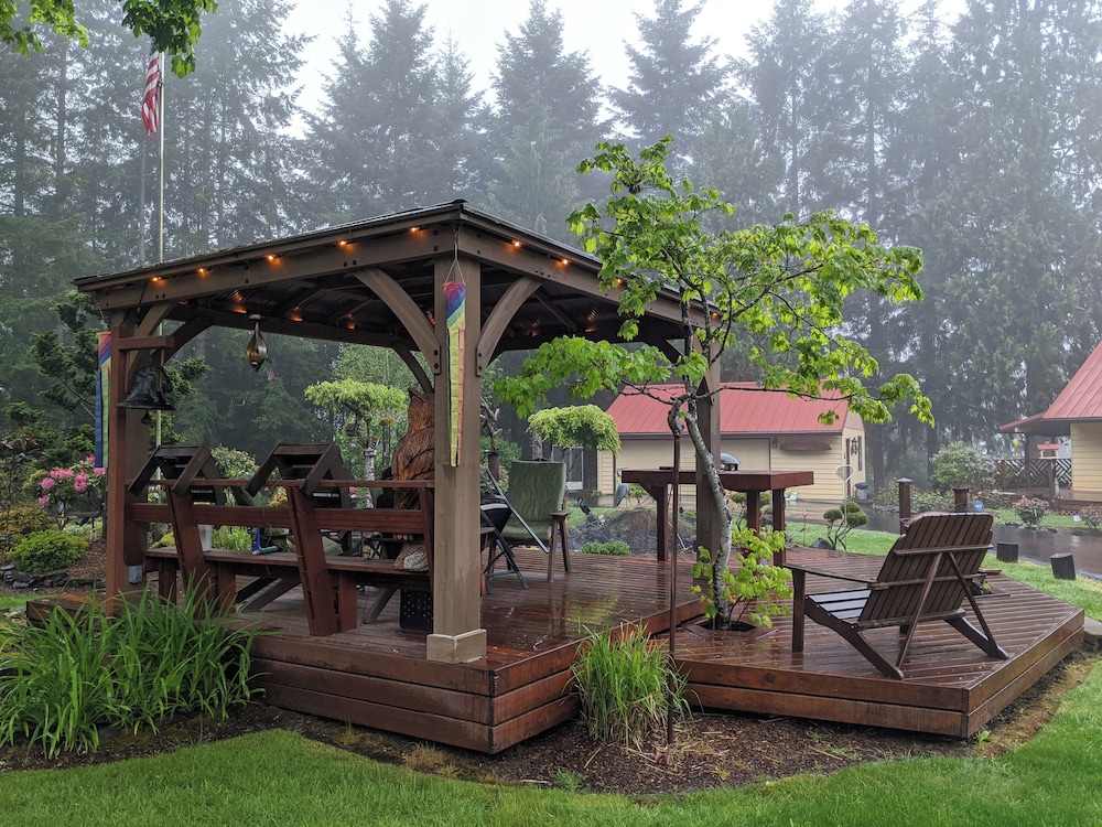 MapleRidge House: A BnB For All Seasons 4/50