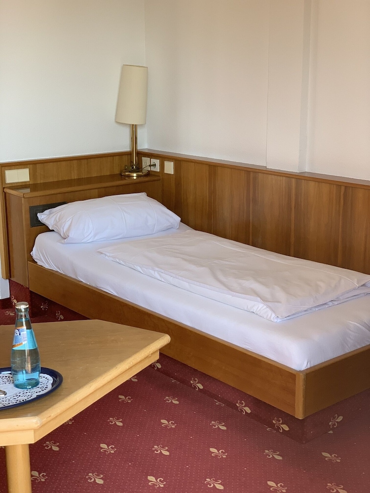 Hotel Erlenbacherhof 16/38
