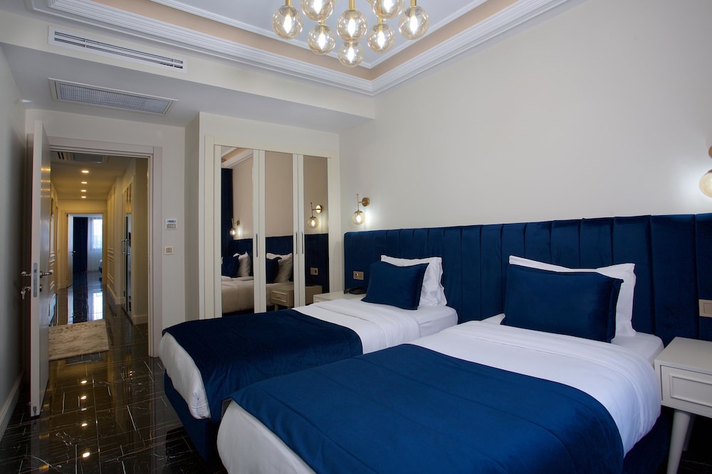 Princely Suites 23/50