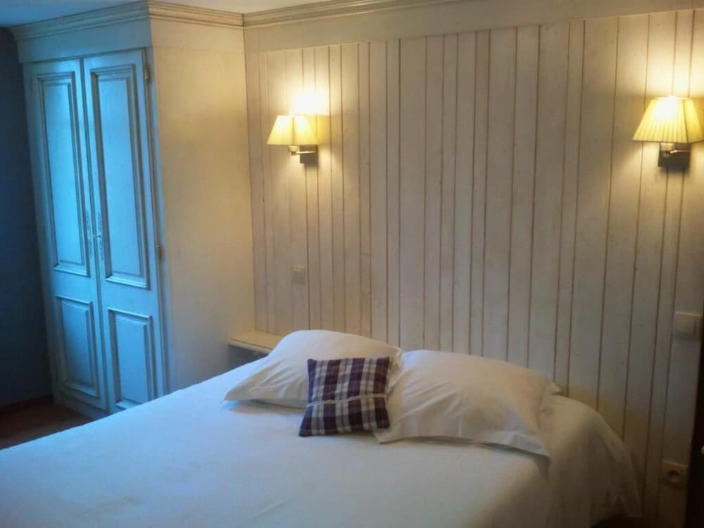HOTEL DE LA CLOCHE 21/46