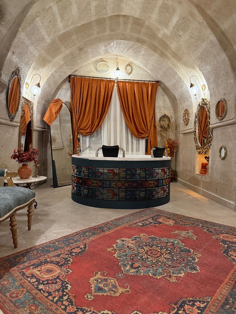 Serenus Cave Suites 6/50
