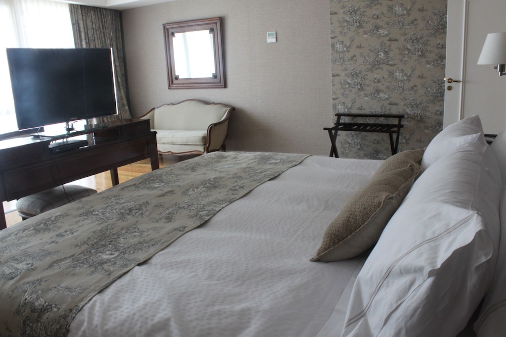 DELUXE, SUITE, BALCONY