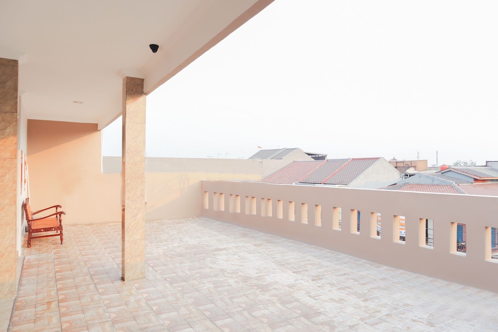 OYO 1519 Axl Residence 38/42