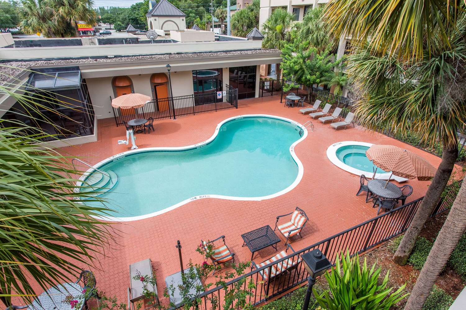 Days Inn & Suites by Wyndham Orlando Airport 23/28