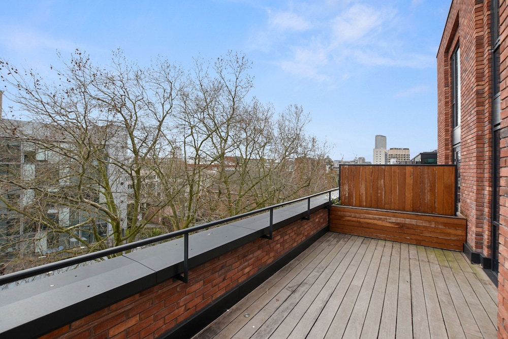 Whitfield Street Residences by Aeria Apartments 35/50