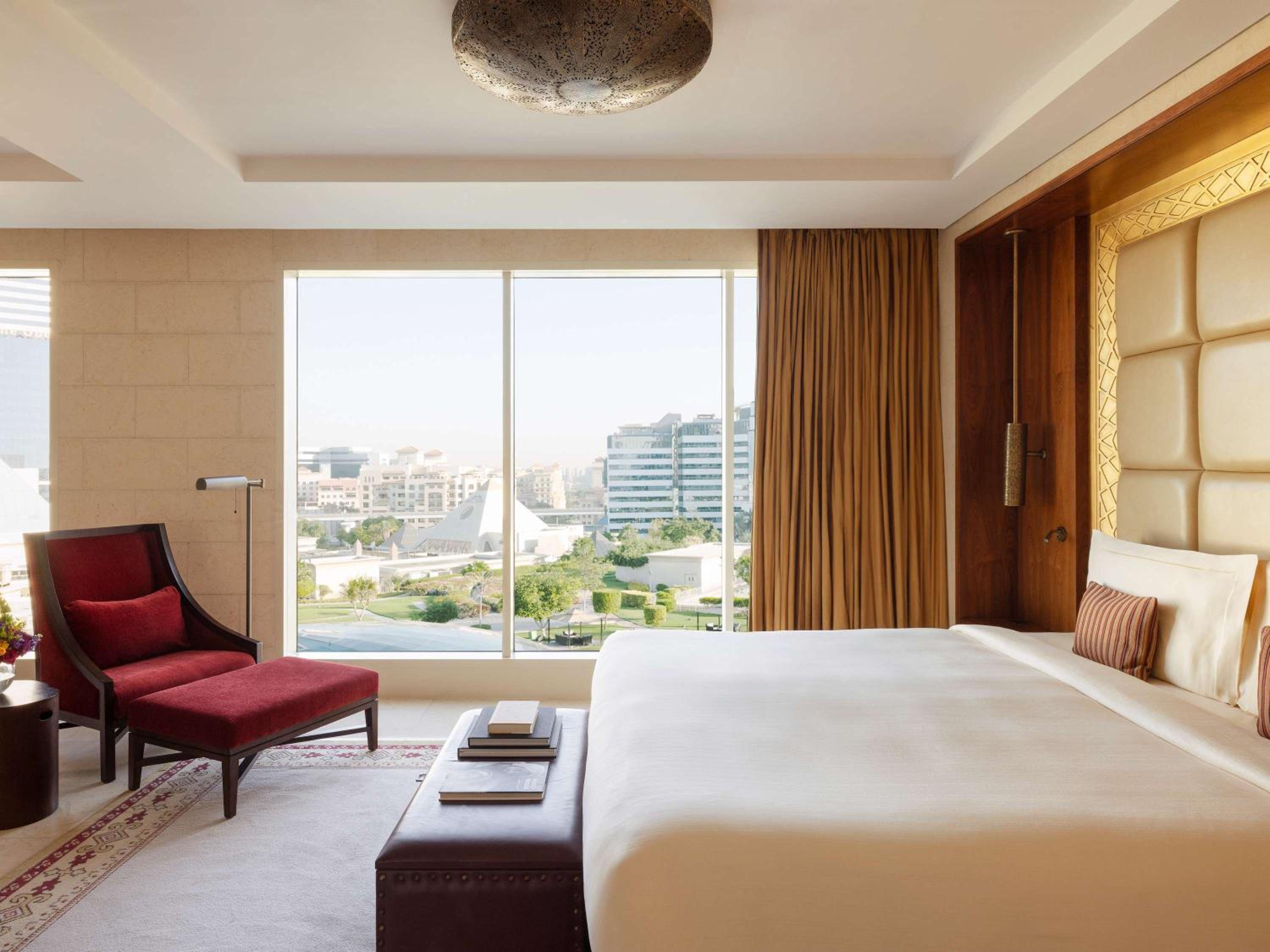 Diplomat, Suite, King Bed