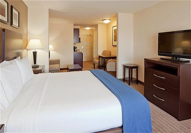 Holiday Inn Express Hotel Clovis Fresno 15/76
