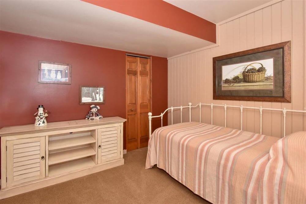 4 Bedrooms, Mountain, Loft, Deluxe, Villa, 1 King and 2 Queen Beds