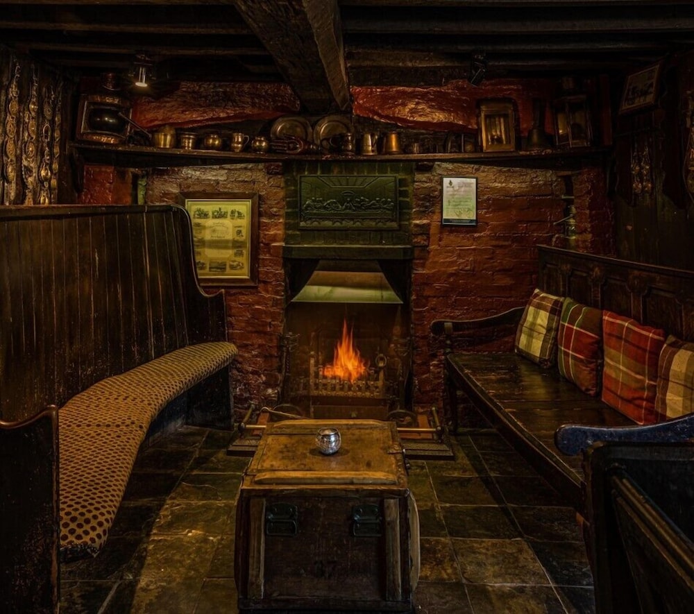 The Leagate Inn 2/24