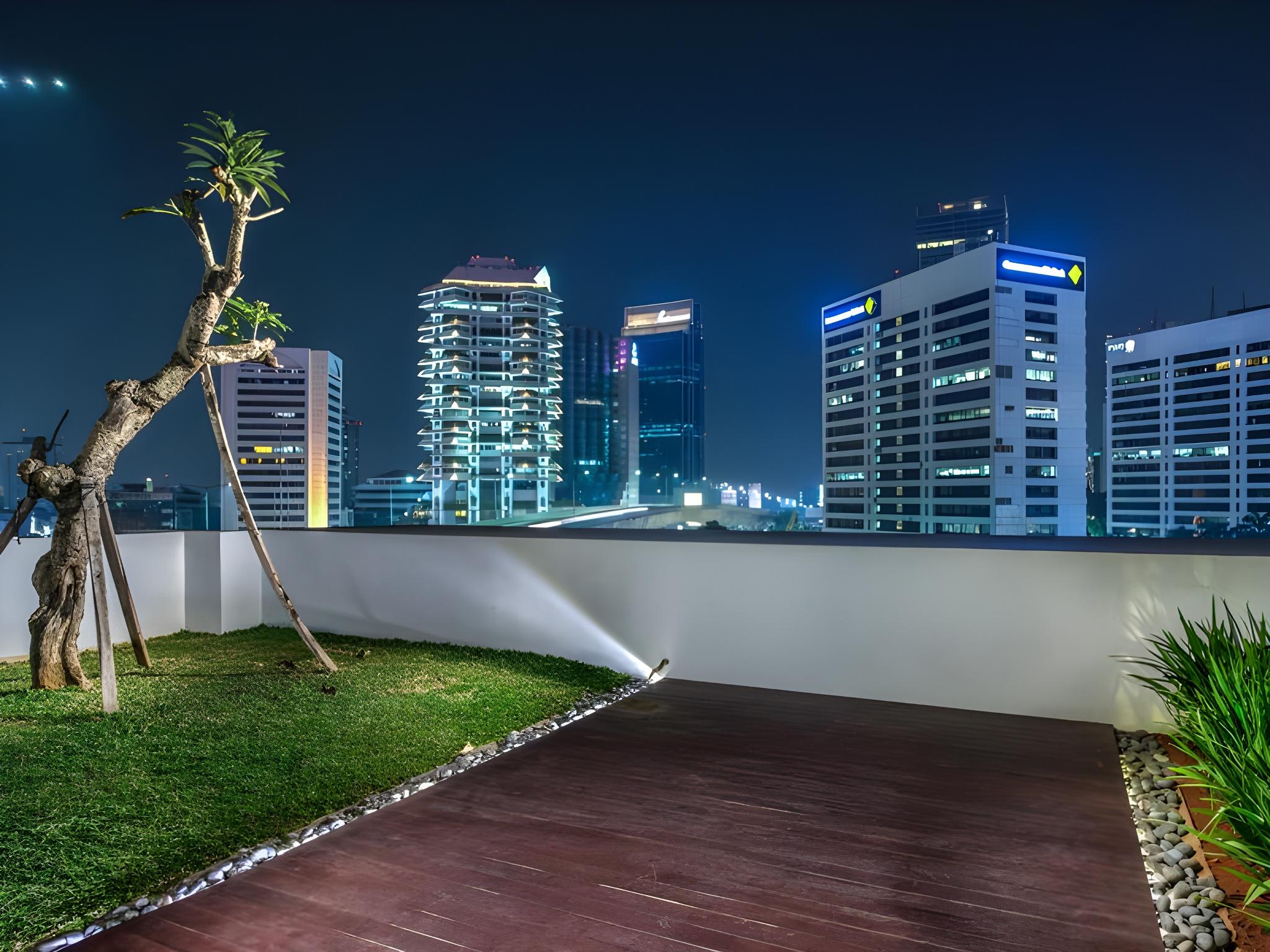 Upscale Suites 20/26
