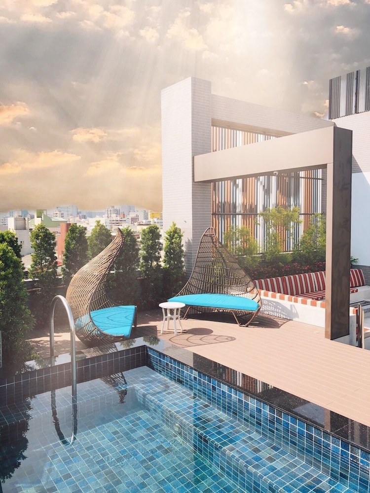 Oinn Hotel and Hostel 28/56